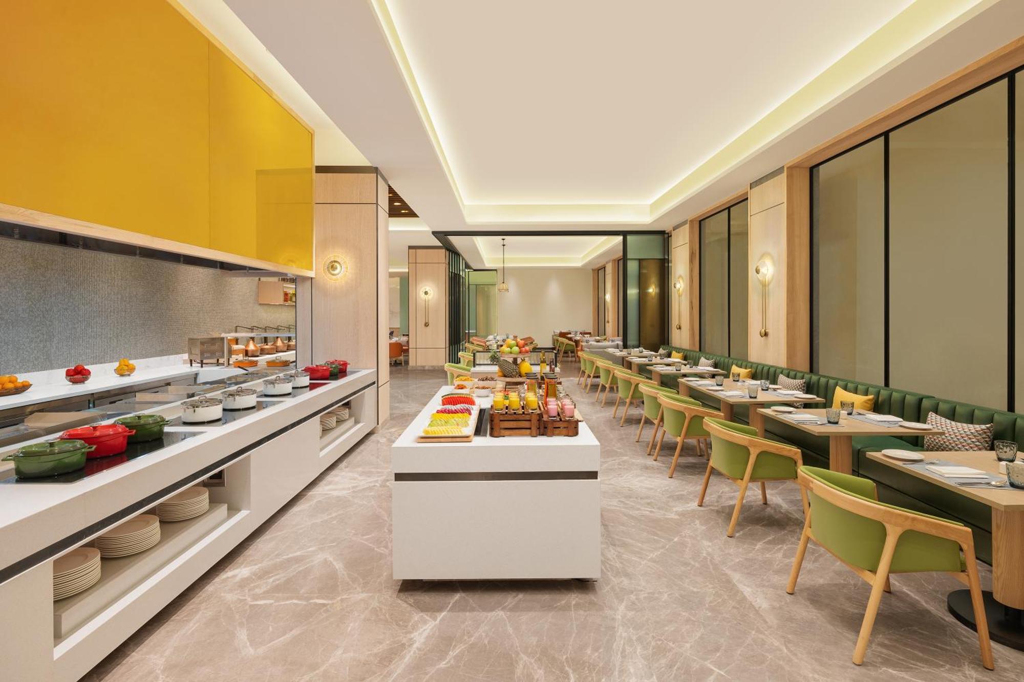 Hilton Garden Inn Surat City Centre ภายนอก รูปภาพ