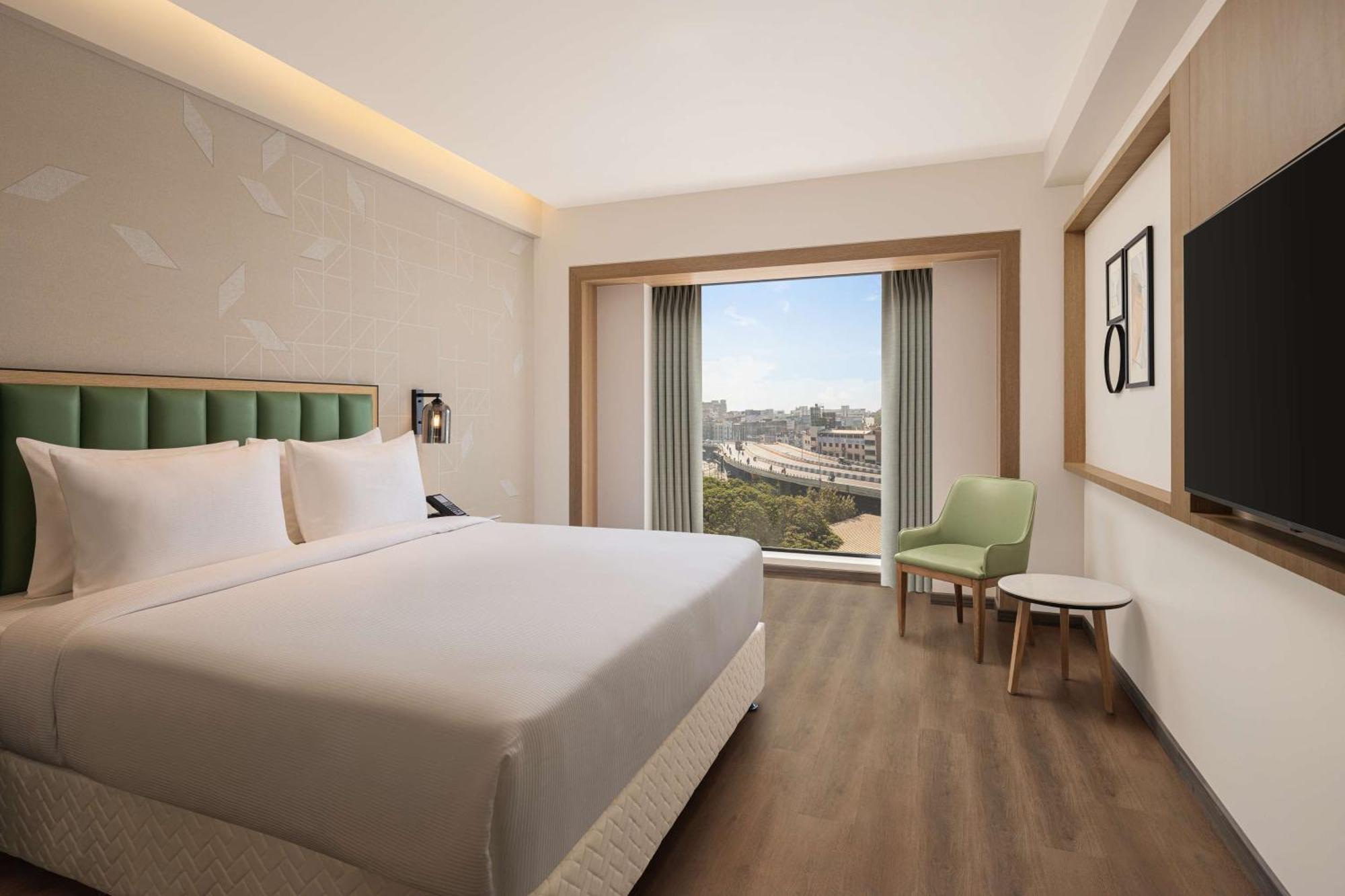 Hilton Garden Inn Surat City Centre ภายนอก รูปภาพ