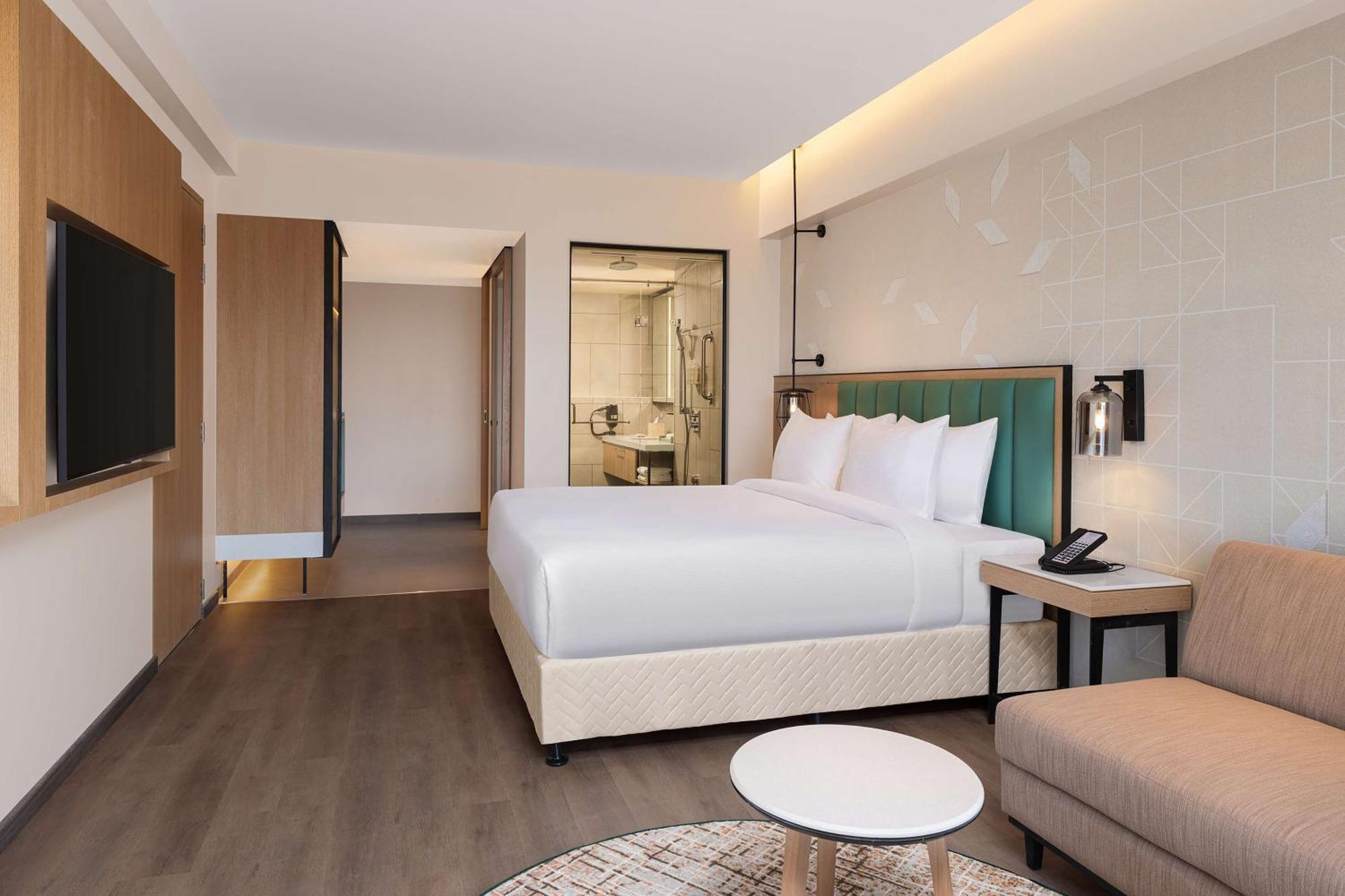 Hilton Garden Inn Surat City Centre ภายนอก รูปภาพ
